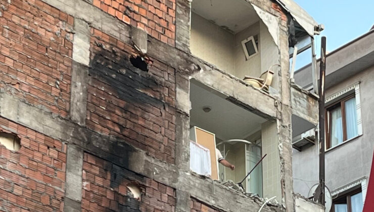 Güngören’de yıkım sırasında yan binanın duvarları eksik çıktı