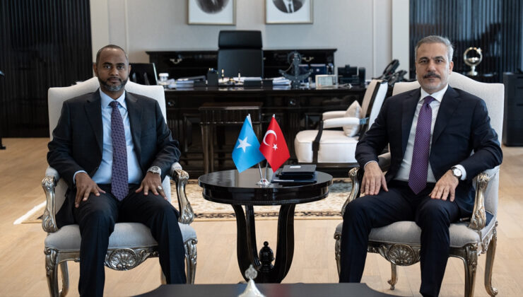 Hakan Fidan, Somali Denizcilik Bakanı Nur ile görüştü