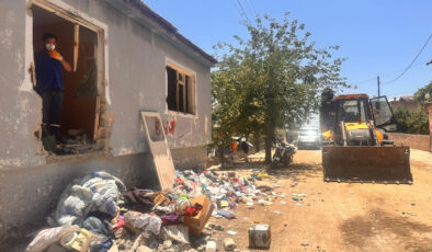 Hatay’da 7 yılda çöple doldurduğu konutta paklık başladı
