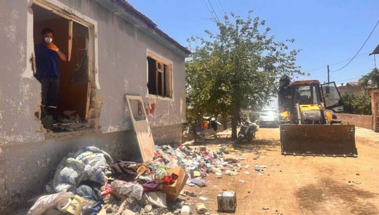 Hatay’da 7 yılda çöple doldurduğu konutta paklık başladı