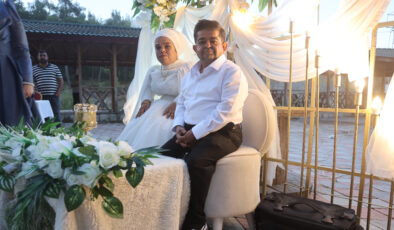 Hatay’da cüce çift yarım kalan aşklarında, 21 yıl sonra keyifli sona ulaştı