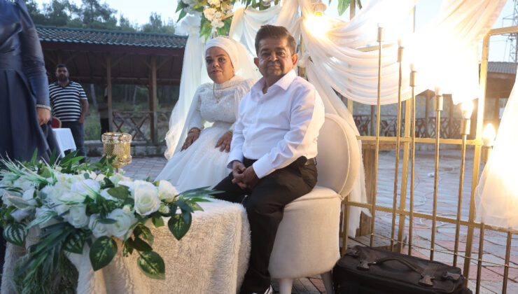 Hatay’da cüce çift yarım kalan aşklarında, 21 yıl sonra keyifli sona ulaştı