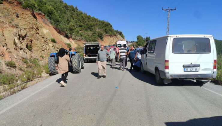 Hatay’da denetimden çıkan araba uçuruma yuvarlandı