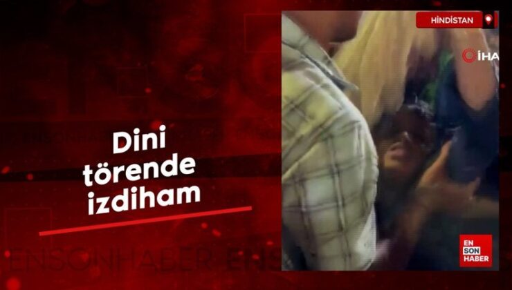 Hindistan’da dini merasimde izdiham