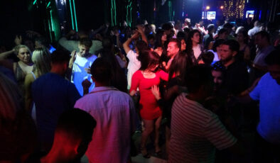 İranlı turistler Van’da cümbüş merkezlerinde moral arıyor