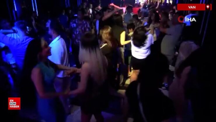 İranlılar Van’da gönüllerince eğleniyor