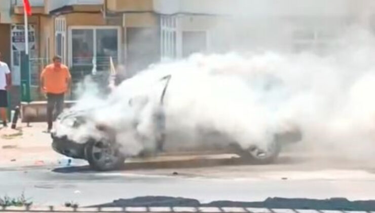 İstanbul Büyükçekmece’de park halindeki araç alev aldı