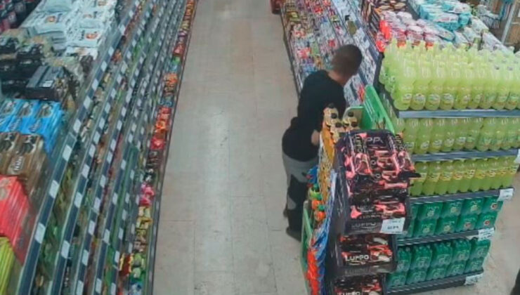 İstanbul Fatih’te marketten çikolata hırsızlığı kamerada