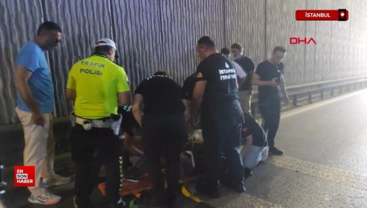 İstanbul’da arabaya çarpan motosiklet şoförü yola savruldu