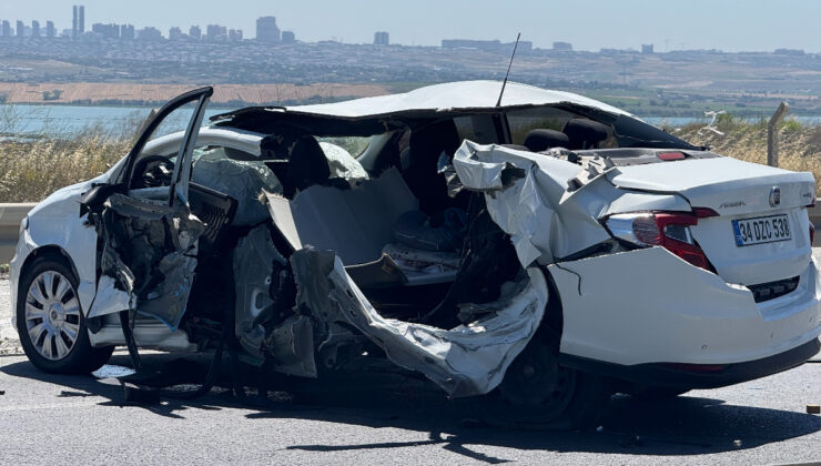 İstanbul’da bariyere çarpan araç parçalandı: 1 astsubay hayatını kaybetti
