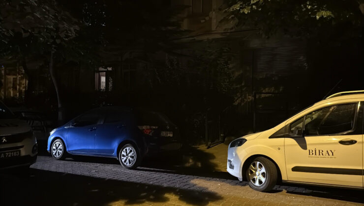 İstanbul’da bir adam konutunun önünde alkol içen 2 kişiyi bacaklarından vurdu