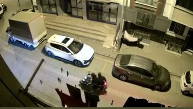 İstanbul’da kasklı motosiklet hırsızları kameraya yakalandı