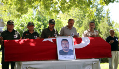 İzmir’deki yangına müdahale ederken kent olan dozer operatörü için merasim düzenlendi