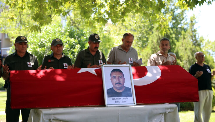 İzmir’deki yangına müdahale ederken kent olan dozer operatörü için merasim düzenlendi