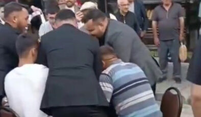 Karabük’te düğün konvoyunun önünü kesip tavla oynadılar