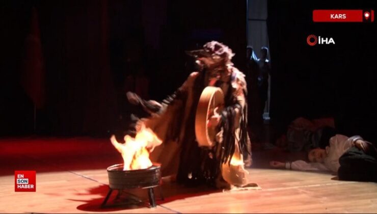 Kars’ta mezuniyet gecesinde Şaman oyunu sırasında giysi alev aldı