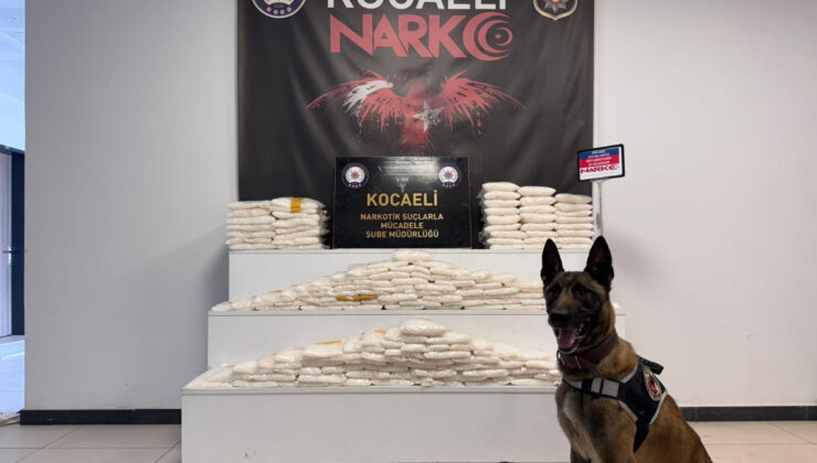 Kocaeli’de kuşkulu araçta kilolarca uyuşturucu ele geçirildi
