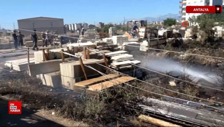 Köpeğe çarpmamak için direğe çarptı, kopan teller yangın çıkardı