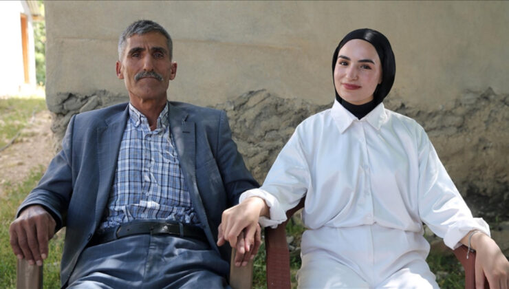 Muş’ta YKS günü duygulandıran baba-kız buluşması