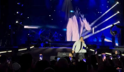 Müzikçi Bayhan, Bursa’da müzik söylerken yere düştü