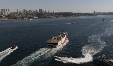 Oruç Reis Sismik Araştırma Gemisi, İstanbul Boğazı’ndan geçti