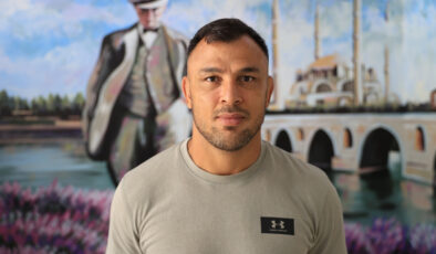 Osman Aynur, dualı çayırı bırakmak istemiyor