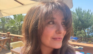 Oyuncu Şebnem Bozoklu’nun kamera ardını paylaşımı! “Herkes üstsüz”