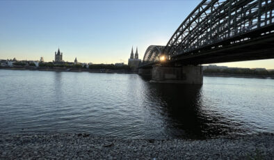 Ren Irmağı’ndaki su düzeyinin düşmesi nakliyeyi zorluyor