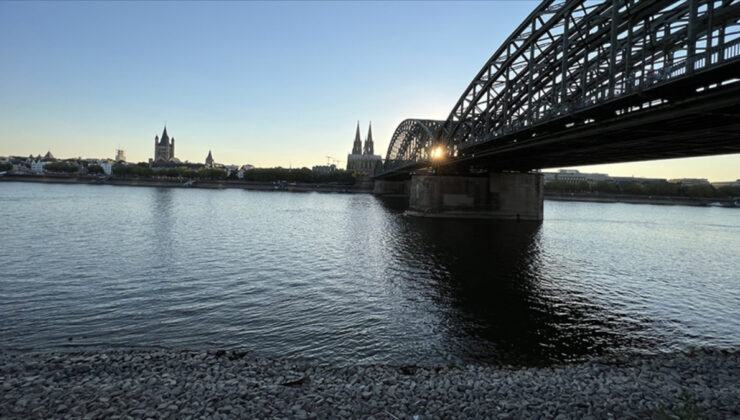 Ren Irmağı’ndaki su düzeyinin düşmesi nakliyeyi zorluyor