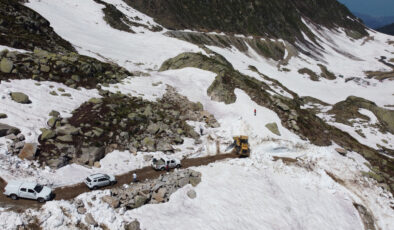 Rize’de karla çaba sürüyor