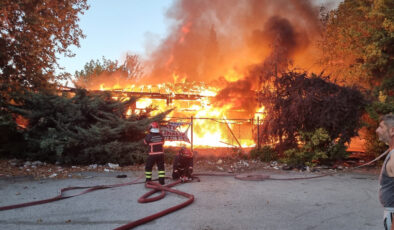 Sakarya’da kafede yangın