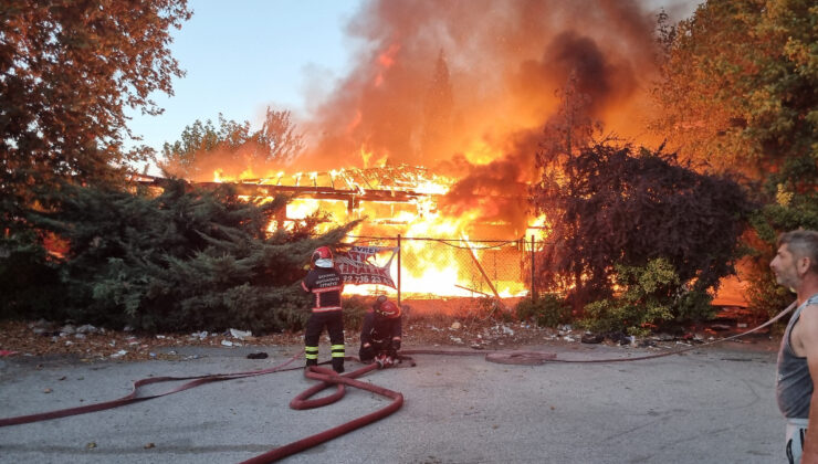 Sakarya’da kafede yangın