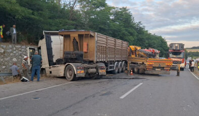 Samsun’da yola düşen tomruklar kazaya neden oldu: Traktör şoförü ağır yaralandı