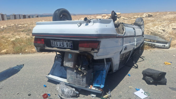 Şanlıurfa’da lastiği yerinden kopan araba devrildi: 2 yaralı