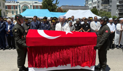 Şehit Albay memleketi İzmir’de son seyahatine uğurlandı