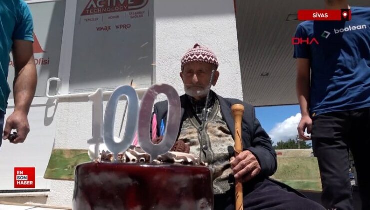 Sivas’ta 100’üncü yaş gününü torununun torunu ile kutladı