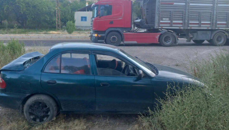 Sivas’taki kazada tır ile araba çarpıştı
