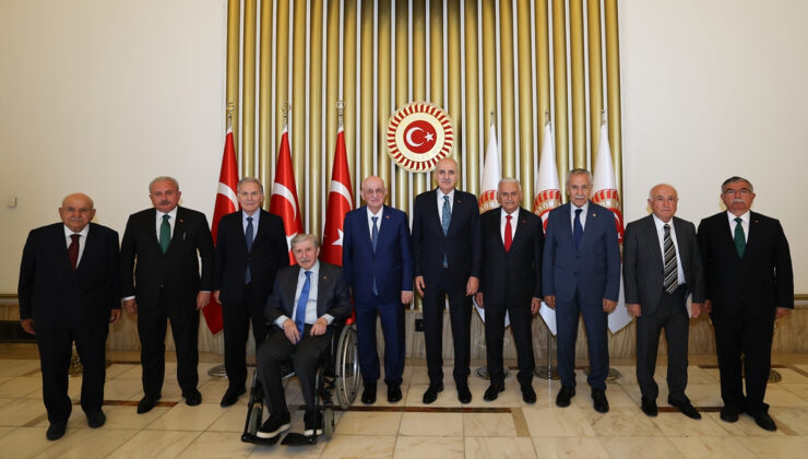 TBMM Başkanı Kurtulmuş, eski Meclis liderleriyle bir ortaya geldi