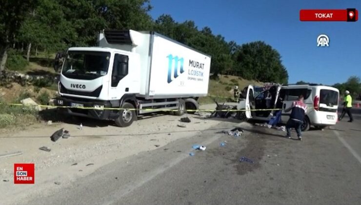 Tokat’ta hafif ticari araç kamyona geriden çarptı