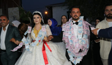 Van’da bir düğünde ikili 2 kilo altın, 6,5 milyon TL takıldı