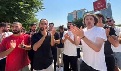 3’üncü Lig oyuncularından, Gençlik ve Spor Bakanlığı önünde basın açıklaması