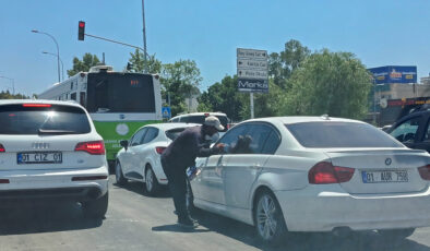 Adana’da cam silici para alamayınca çılgına döndü