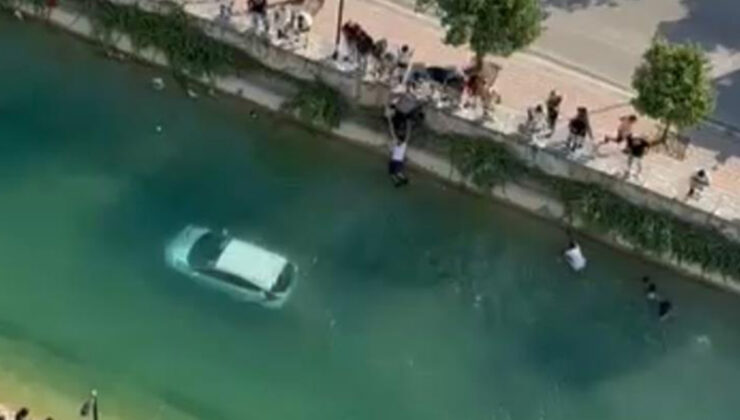 Adana’da sulama kanalına düşen arabanın şoförü son anda kurtarıldı