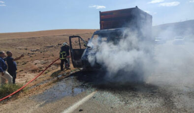 Adıyaman’da traktör römorku taşıyan kurtarıcı kamyonette yangın