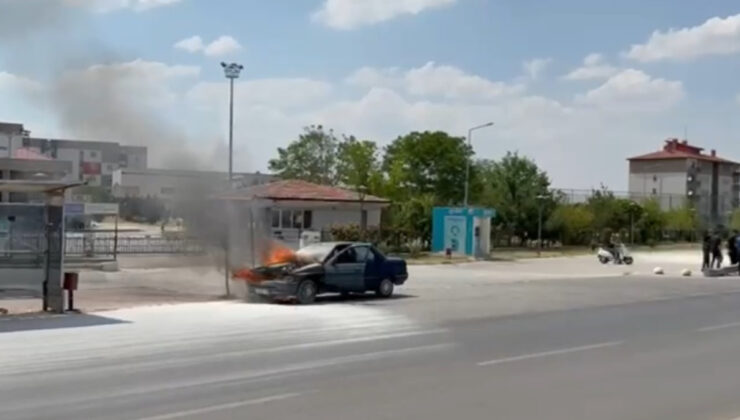 Afyonkarahisar’da seyir halindeki arabadan alevler yükseldi