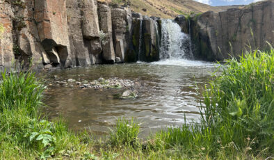 Ağrı Yıldızlı Şelalesi doğaseverlerin ilgisini çekiyor
