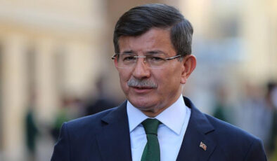 Ahmet Davutoğlu’dan CHP’li belediyelere yapılan operasyona reaksiyon