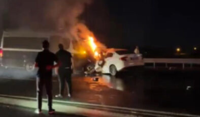 Ankara’da aksi istikamette ilerleyen araba minibüsle çarpıştı: 1 meyyit