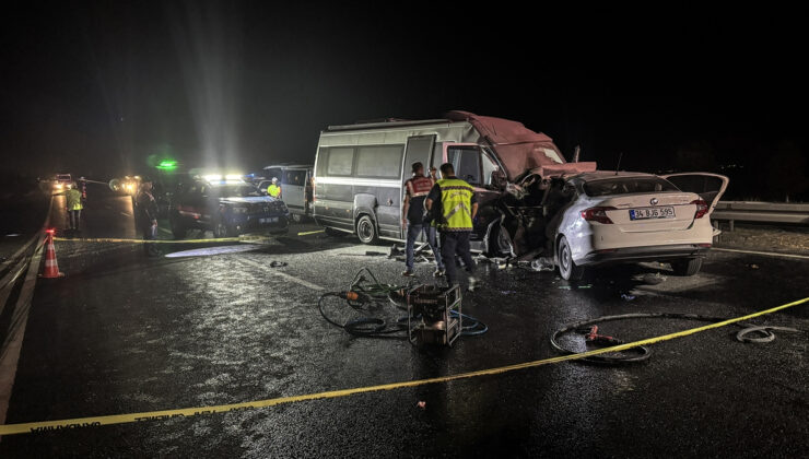 Ankara’da araba ile minibüs çarpıştı: 1 meyyit