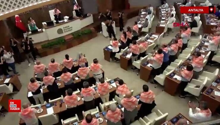 Antalya’da Böcek’in tutuklanmasının akabinde gergin meclis